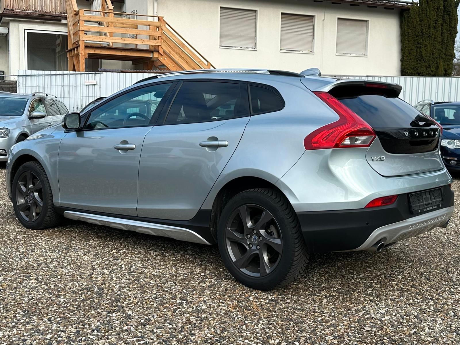 Volvo D3 Momentum Automatik Xenon SHZ Navi Panorama