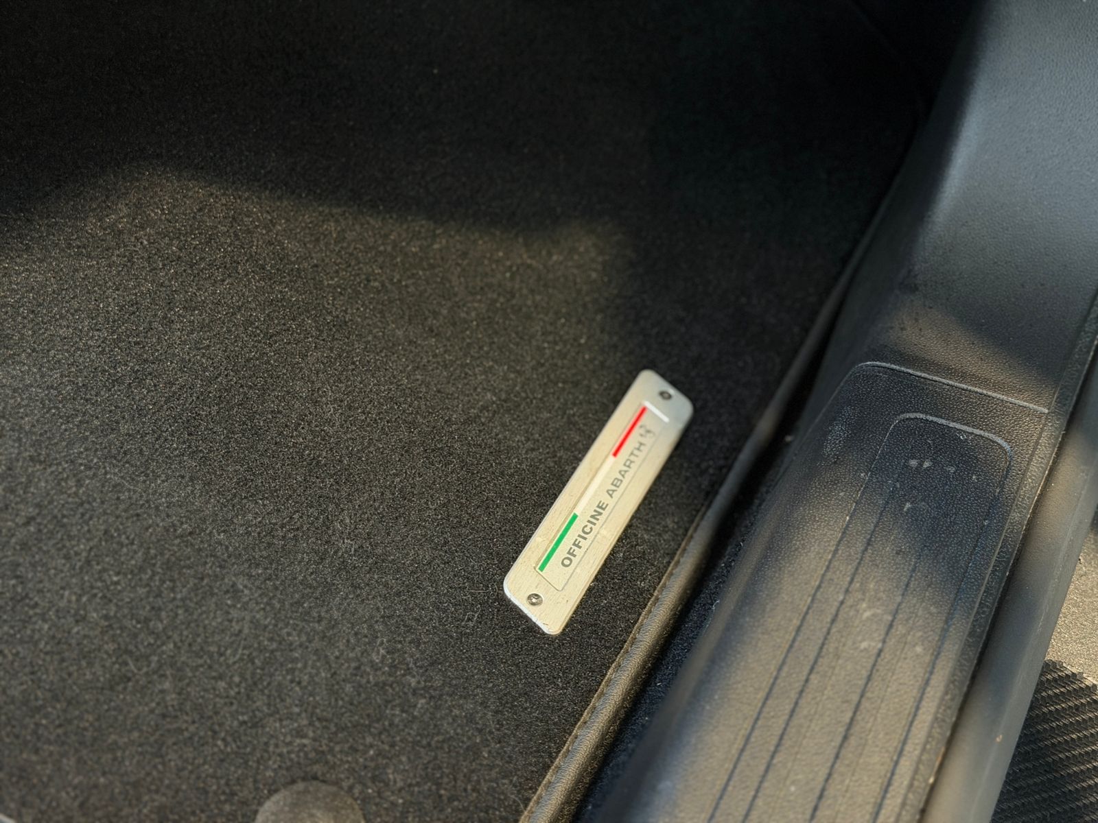 Fahrzeugabbildung Abarth 695C Turismo BEATS KLIMA NAV