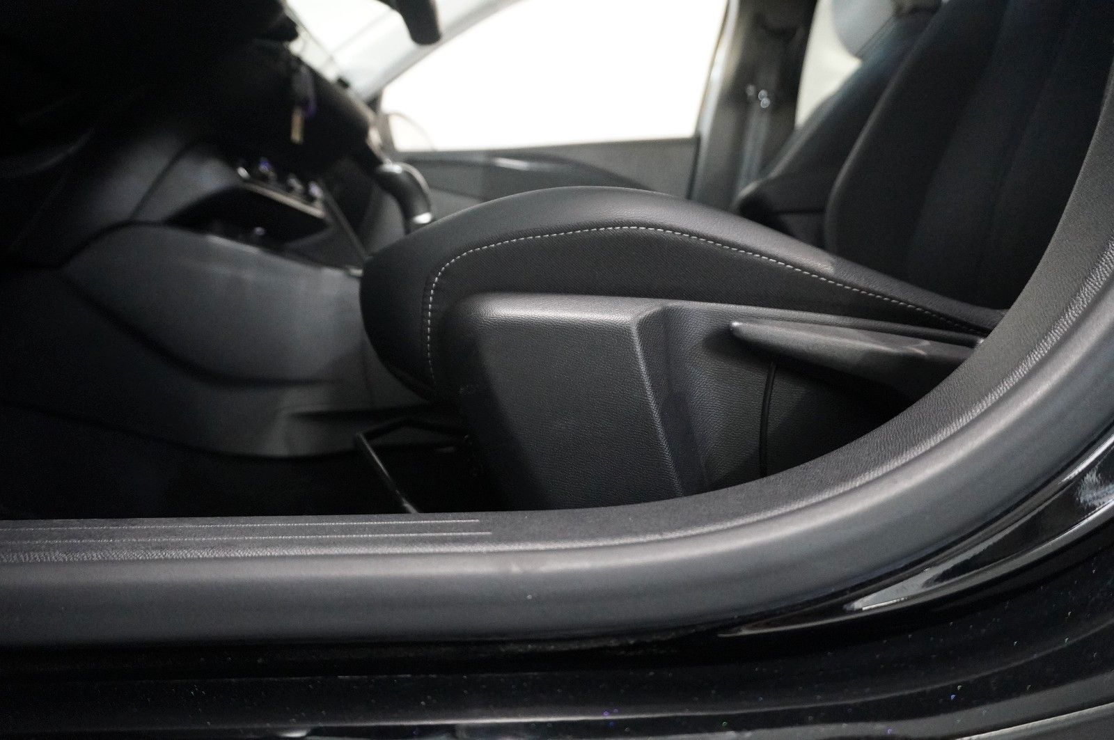 Fahrzeugabbildung Opel Corsa F 1.2 ELEGANCE NAVI/LED/KAMERA/SPORT/VIRT.