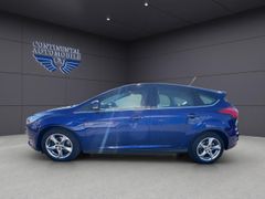 FORD Focus Lim. Titanium KLIMA,NAVI,PDC,TEMPOMAT,ESP
