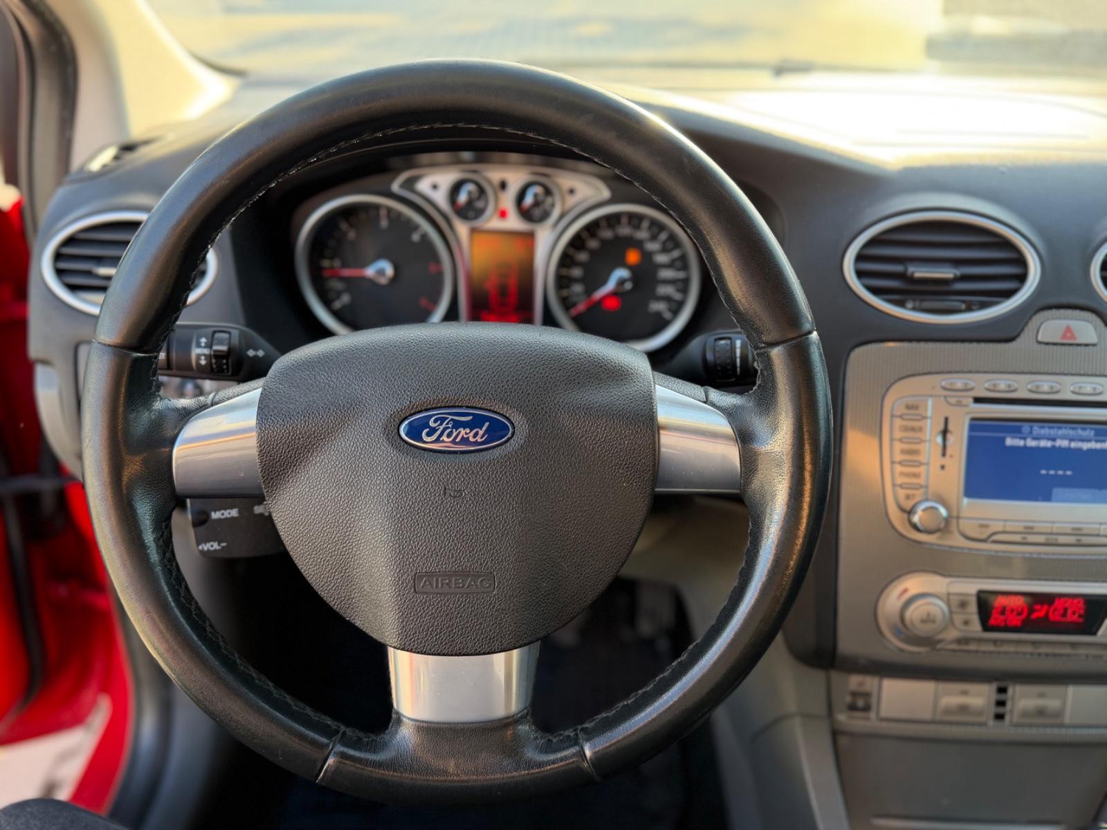 Ford Focus 2010 — photo 26