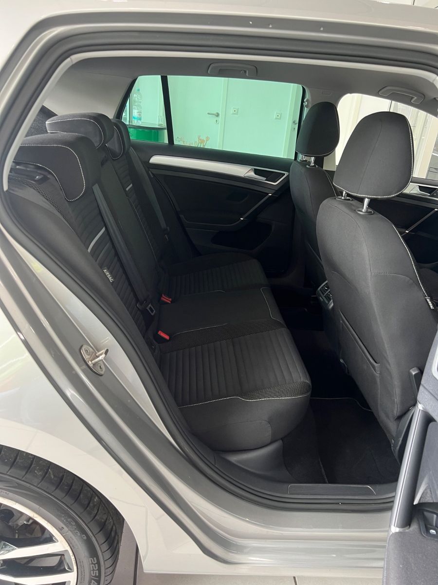 Fahrzeugabbildung Volkswagen Golf VII Lim. Cup 1.6 TDI DSG
