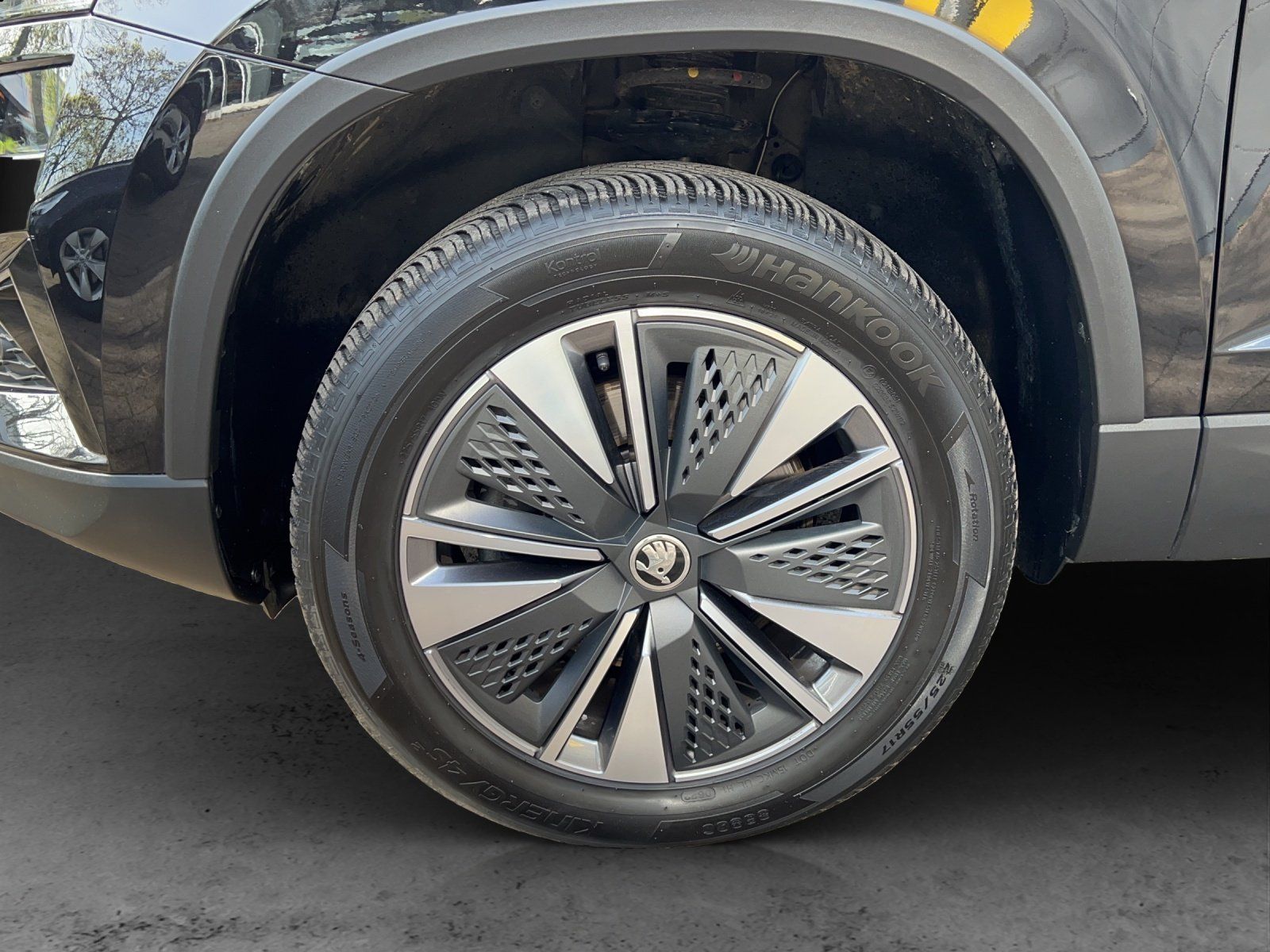 Fahrzeugabbildung SKODA Karoq 2.0 TDI Tour 4x4 DSG/VIRTUAL/AHK/KAMERA/