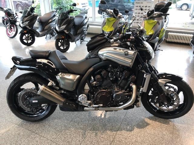 Yamaha V-Max 1700 * Akrapovic * Kellermann * 1.Hand