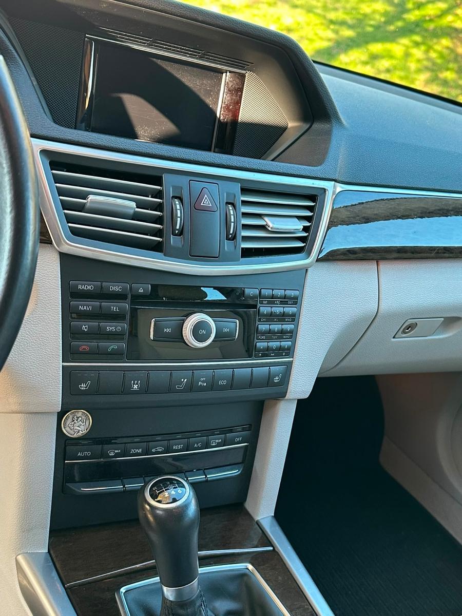 Mercedes-Benz E220 2012 — photo 12