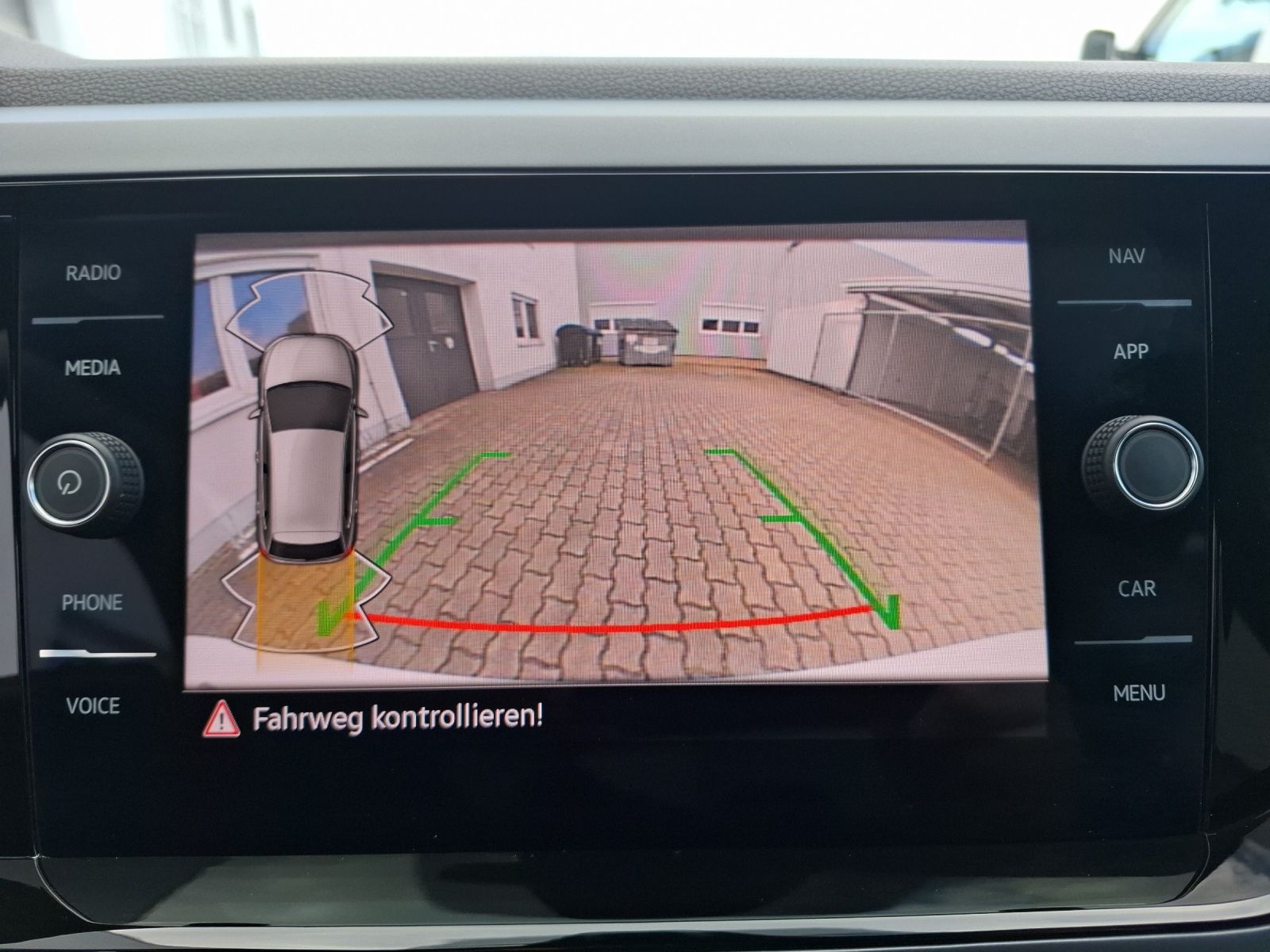 Fahrzeugabbildung Volkswagen Polo TSI R-Line DSG Matrix Navi AID ACC RFK SH