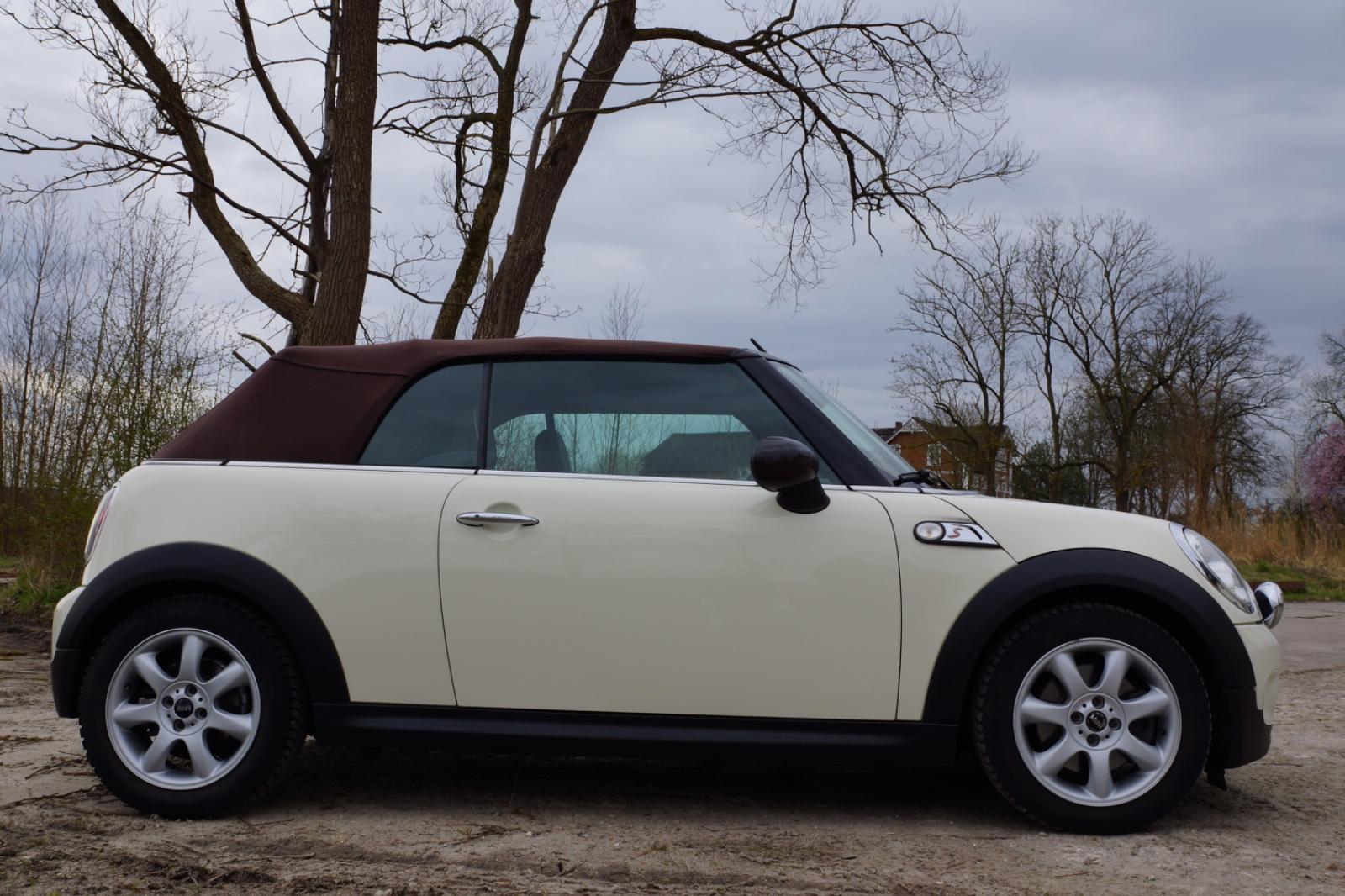 MINI Cooper S Cabrio *Akrapovic* *Harman Kardon*