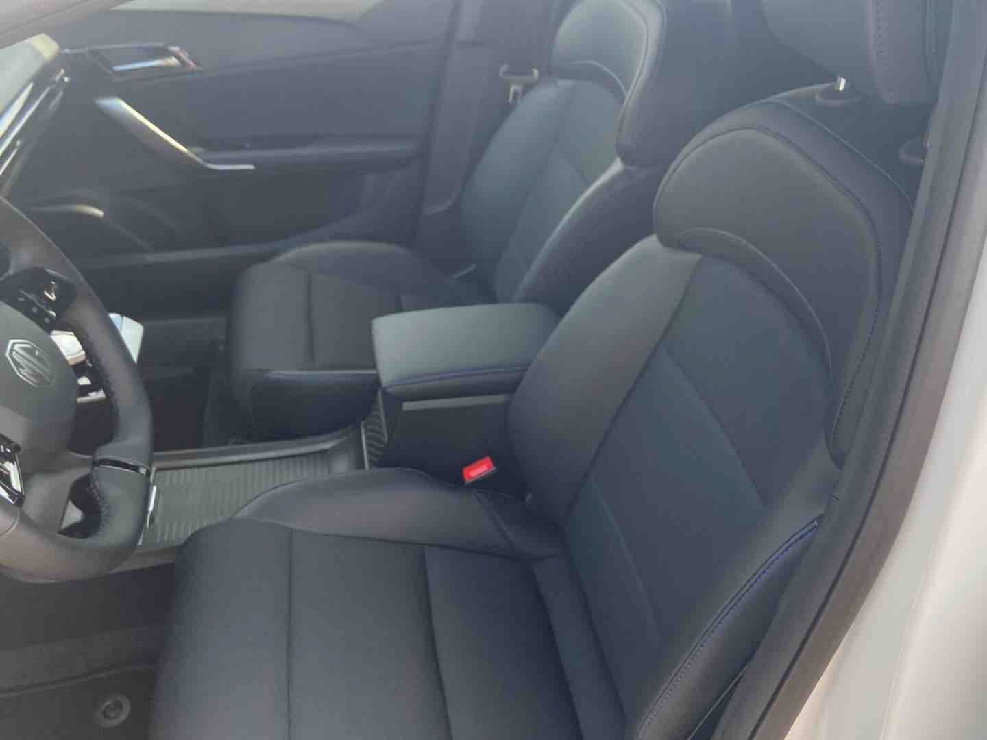 Fahrzeugabbildung MG MG4 Luxury Vorführwagen - inkl. Winterkompletträ