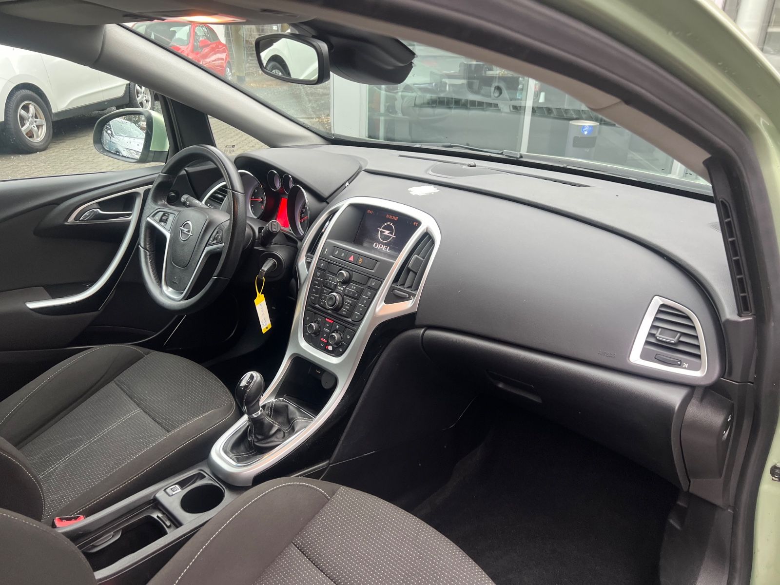 Fahrzeugabbildung Opel Astra J Lim. 5-trg. Sport