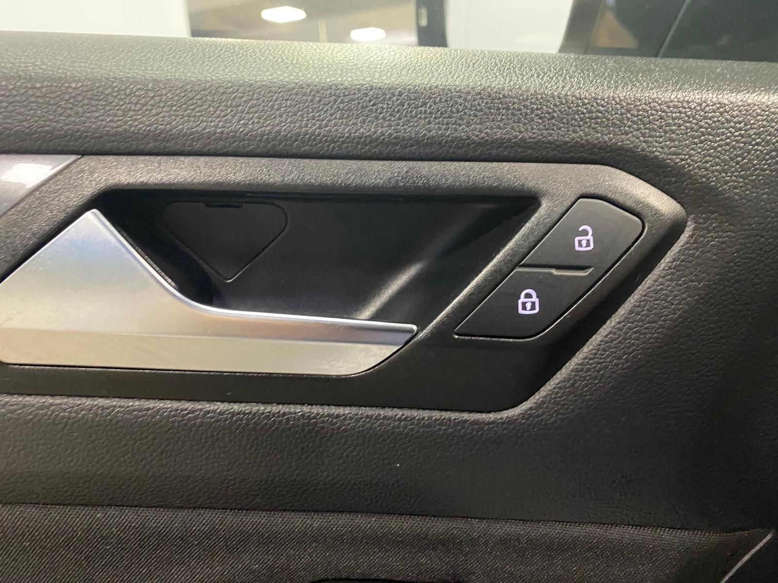 Fahrzeugabbildung Volkswagen T-Roc 1.5 16V TSI Sport R-Line+PDC+ALU+LED
