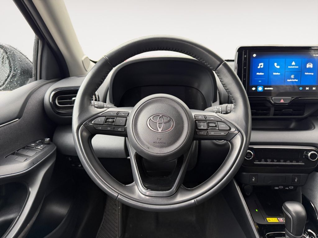 Fahrzeugabbildung Toyota Yaris Hybrid 116 1.5 VVT-i Team Deutschland