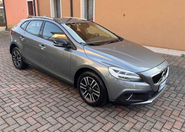 VOLVO V40 CC