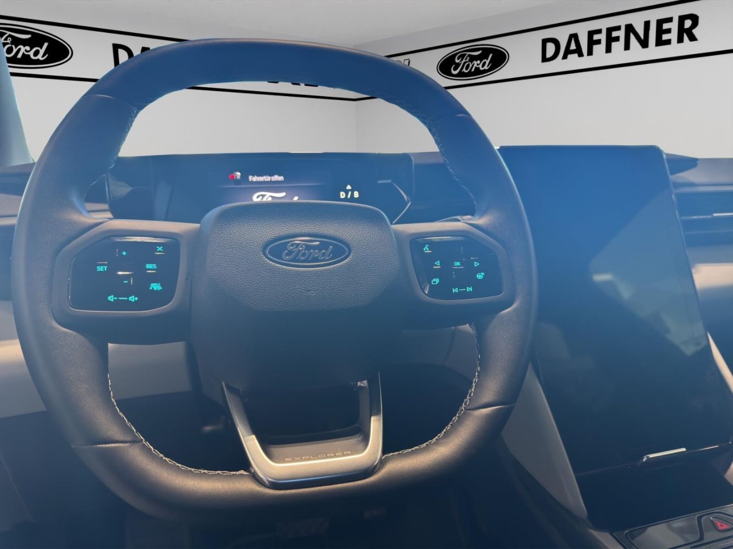 Fahrzeugabbildung Ford Explorer AWD totWinkelASS Kamera SpurhalteASS