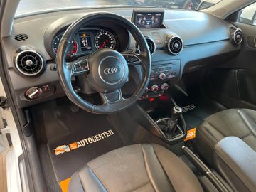 Audi A1 ambition *NAVI*PDC*SZHZ*KLIMA*SPORTFAHRWERK*