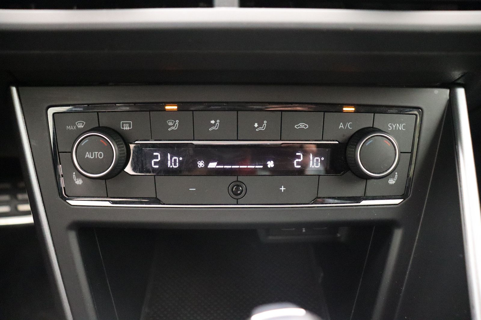 Fahrzeugabbildung Volkswagen Polo VI 1.0 TSI DSG Active