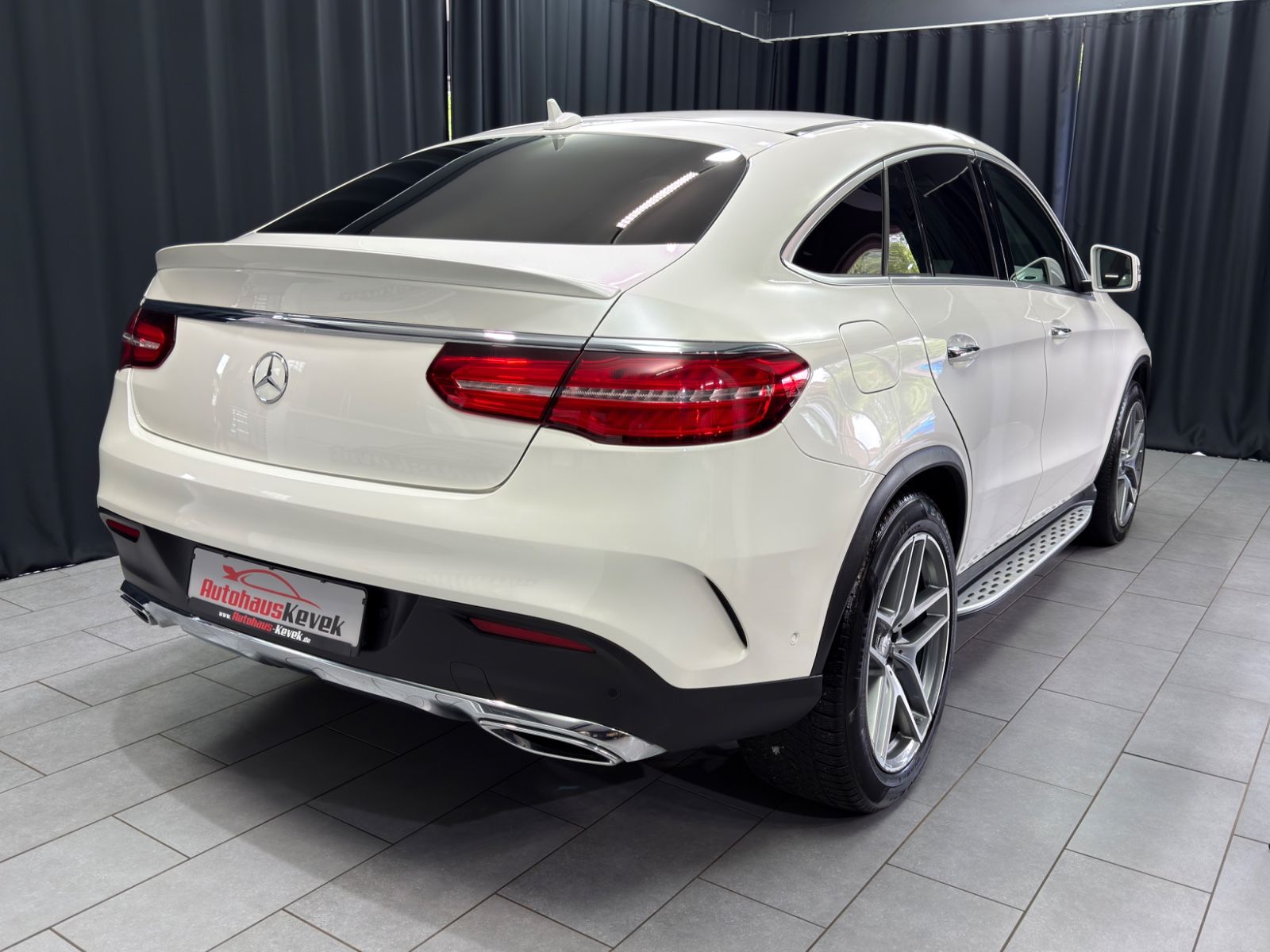 Fahrzeugabbildung Mercedes-Benz GLE 350 d Coupe 4Matic|TV|PANO|AMG-LINE|VOLL|22"