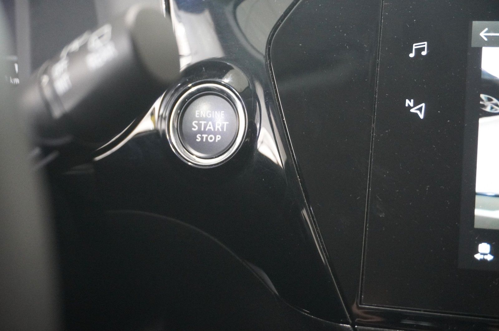 Fahrzeugabbildung Opel Corsa F 1.2T ELEGANCE NAVI/LED/KAMERA/SPORT/DAB+