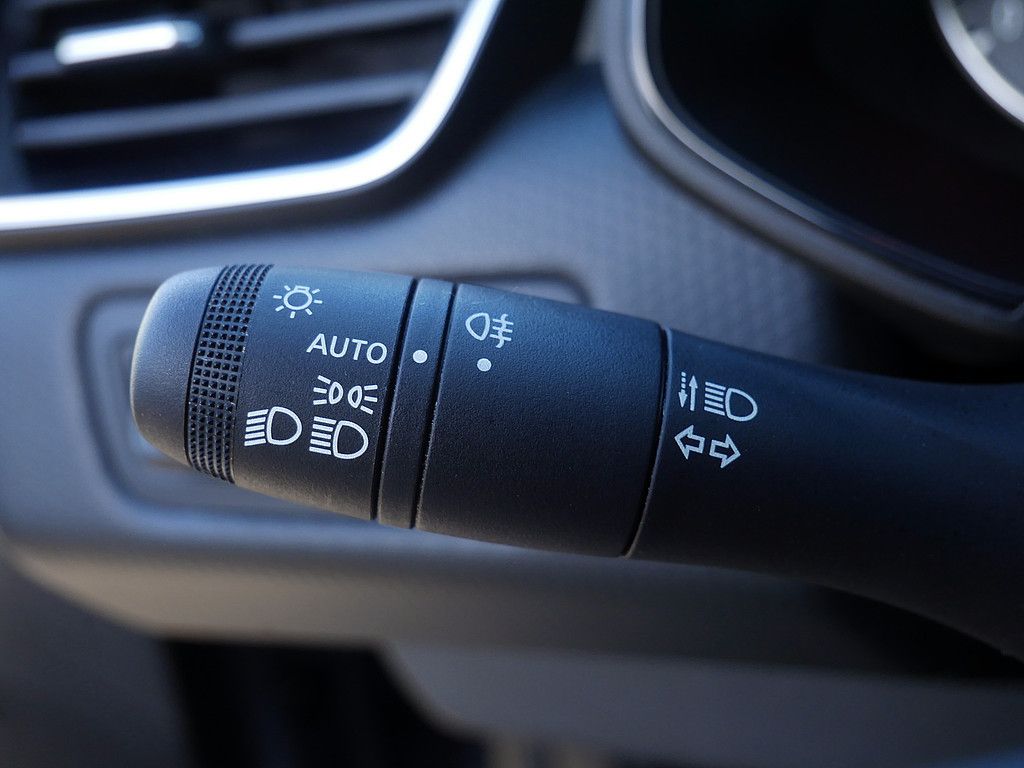 Fahrzeugabbildung Renault Clio Equilibre 1.0 KLIMA PDC LED SCHEINWERFER