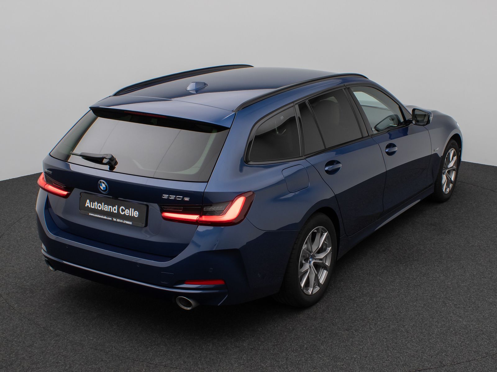 Fahrzeugabbildung BMW 330e xD Kamera HUD DAB HiFi Stop&Go AHK Sport