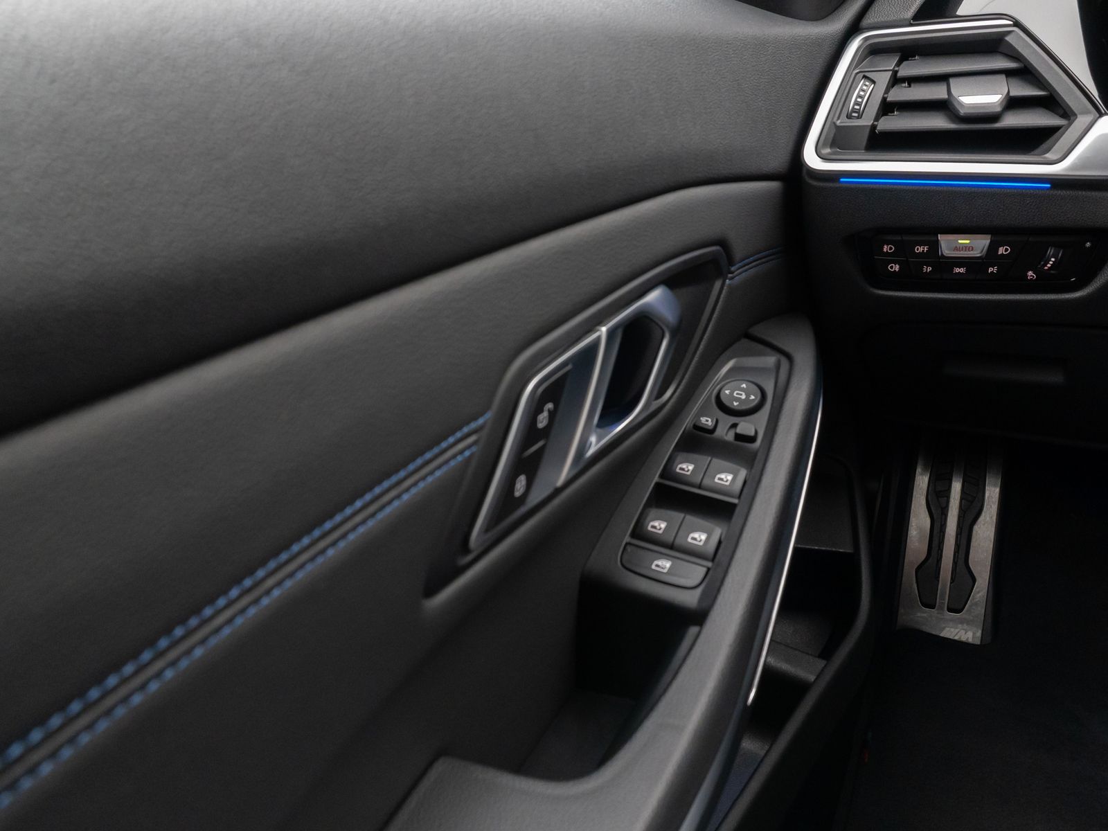 Fahrzeugabbildung BMW 330i xD M Sport Kamer DAB HiFi Stop&Go Alarm 19"