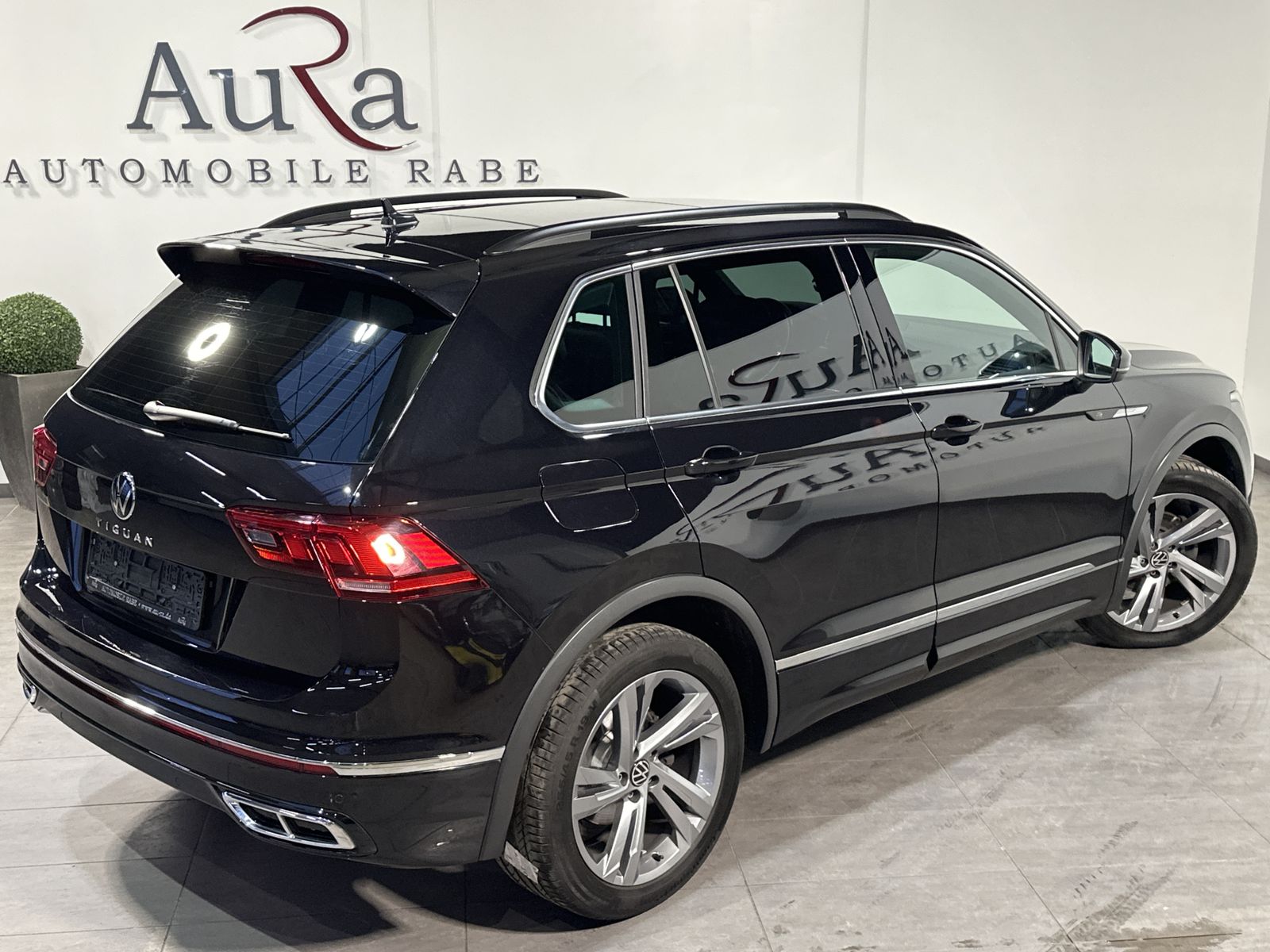 Fahrzeugabbildung Volkswagen Tiguan 2.0 TDI R-Line NAV+LED+AHK+PANO+KAMERA+PP