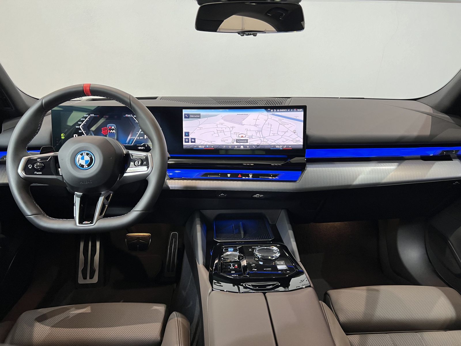 Fahrzeugabbildung BMW i5 M60 xDrive Limousine Pano.Dach AHK B &W Sound