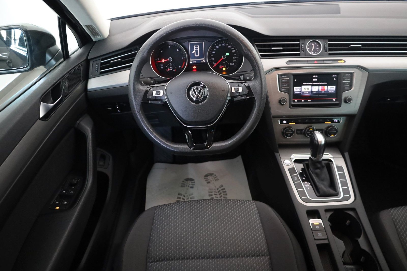 Fahrzeugabbildung Volkswagen Passat Variant Trendline DSG LED,SH,PDC,SR+WR