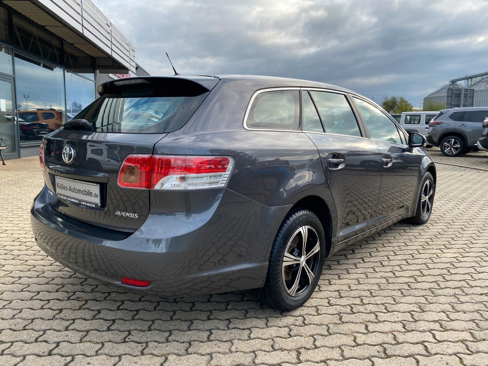 Fahrzeugabbildung Toyota Avensis 1.6 ALUF.+KLIMA+SHZ+ERSTBESITZ+TÜV-NEU