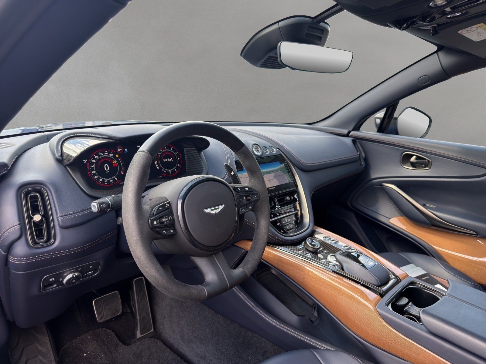 Fahrzeugabbildung Aston Martin DBX707 1.Hd.Aston AHK (TowBar) darkknight-havana