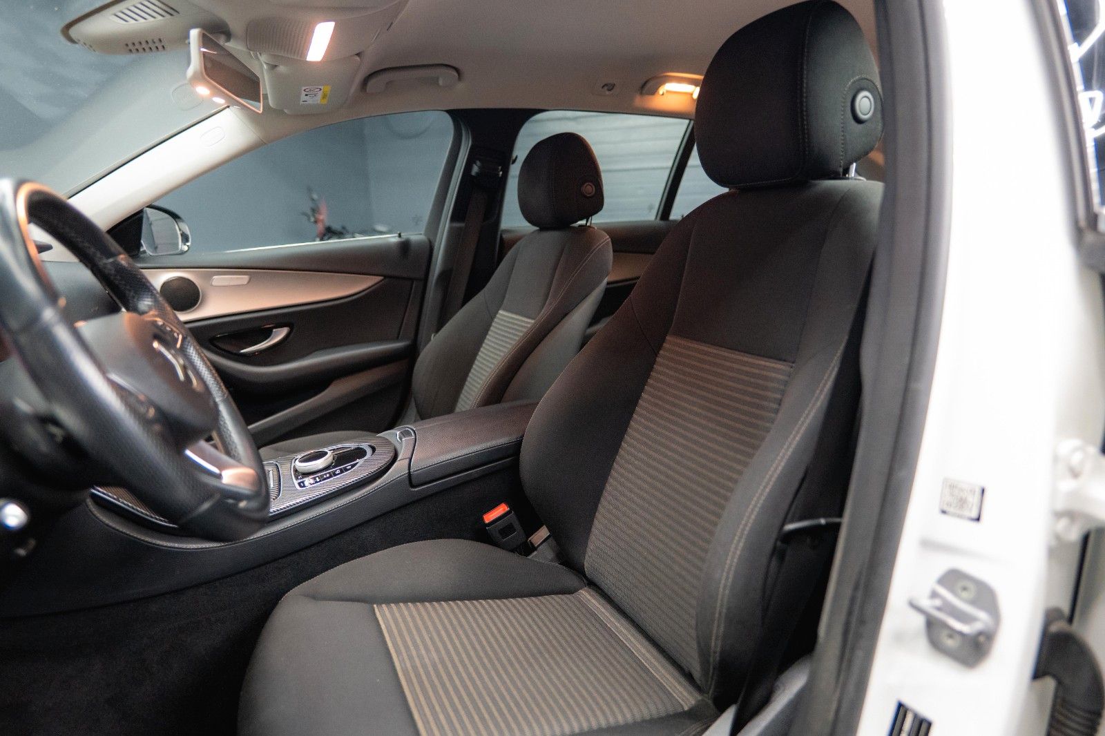 Fahrzeugabbildung Mercedes-Benz E 220d 4Matic Business *LED*Kamera*Scheckheft*