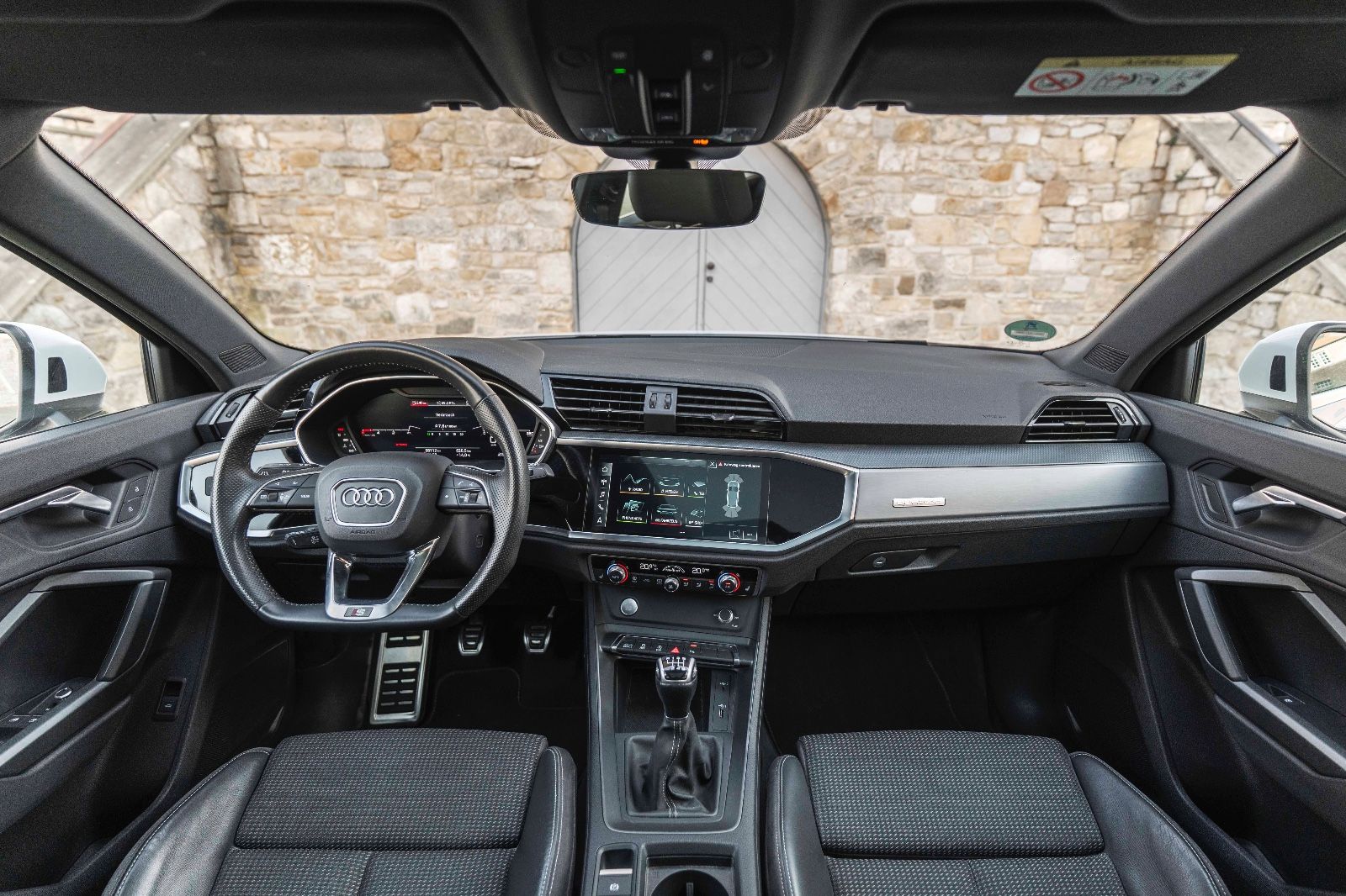 Fahrzeugabbildung Audi Q3 35 TDI QUATTRO DSP LED TOTW NAV TEMPOMAT