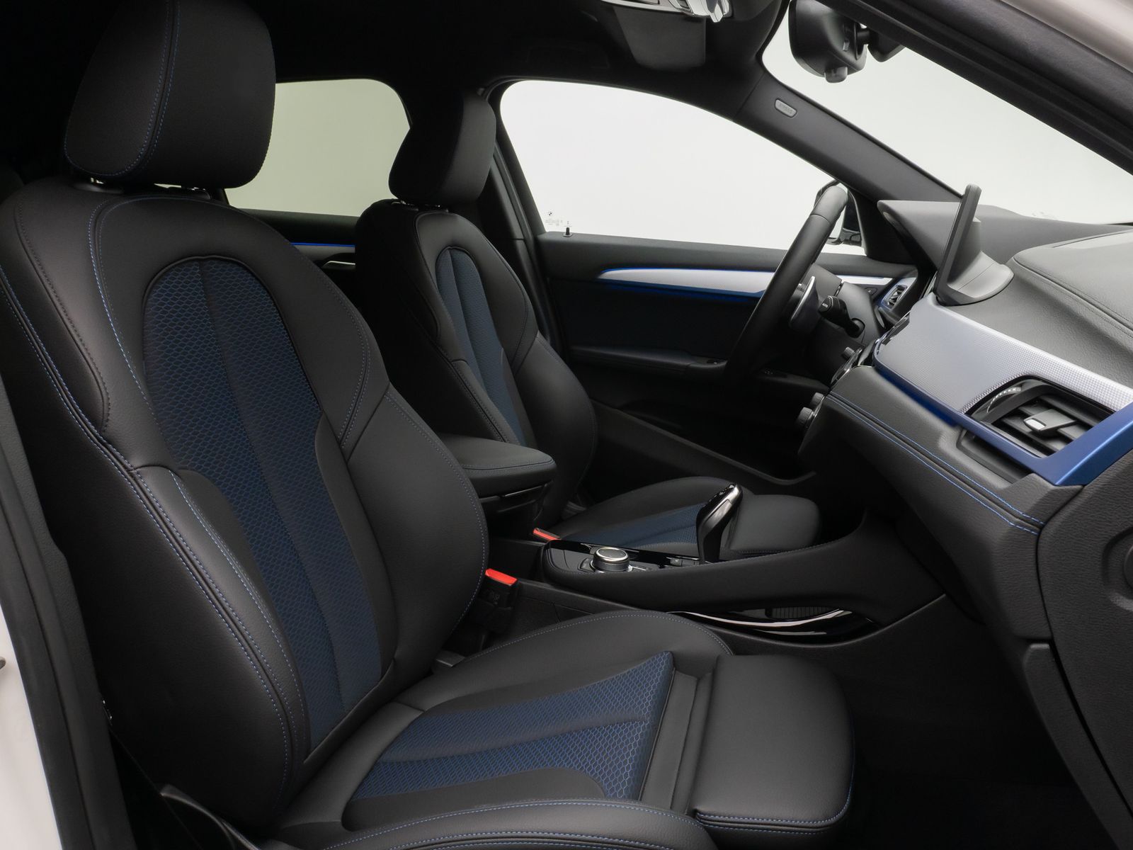 Fahrzeugabbildung BMW X2 xD20i M Sport Kamera HUD DAB Navi+ Alarm 19"