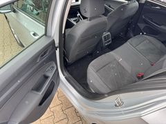 Fahrzeugabbildung Volkswagen Golf VIII Lim. Life Navi Sitzh ACC Lane Massage