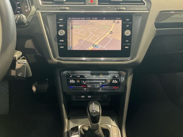 Fahrzeugabbildung Volkswagen Tiguan 1.5 TSI DSG Life STANDHZG NAVI RFK LED AC