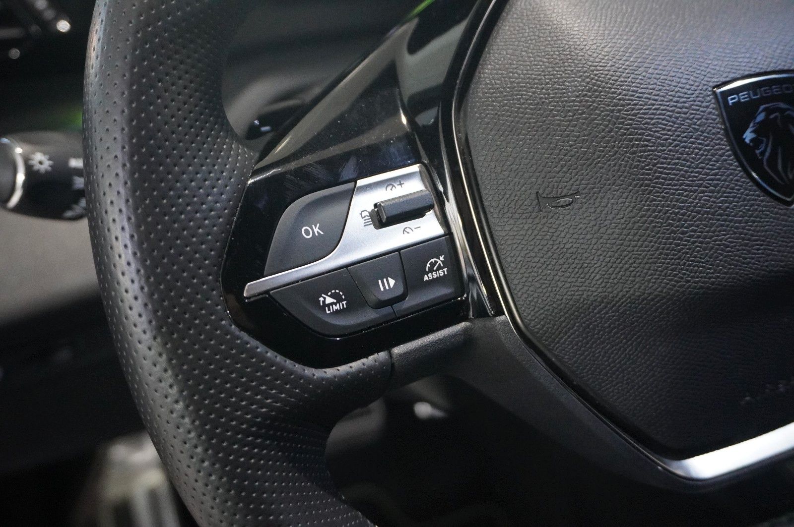 Fahrzeugabbildung Peugeot 308 SW 1.5D GT SPORT NAVI/LED/KAMERA/VIRT./DAB+