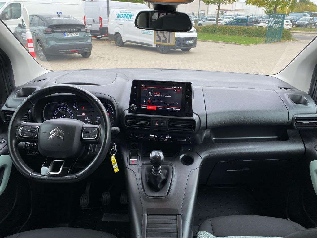Fahrzeugabbildung Citroën Berlingo XL Benzin 110 FEEL *7-Sitzer*AZV*SHZ*