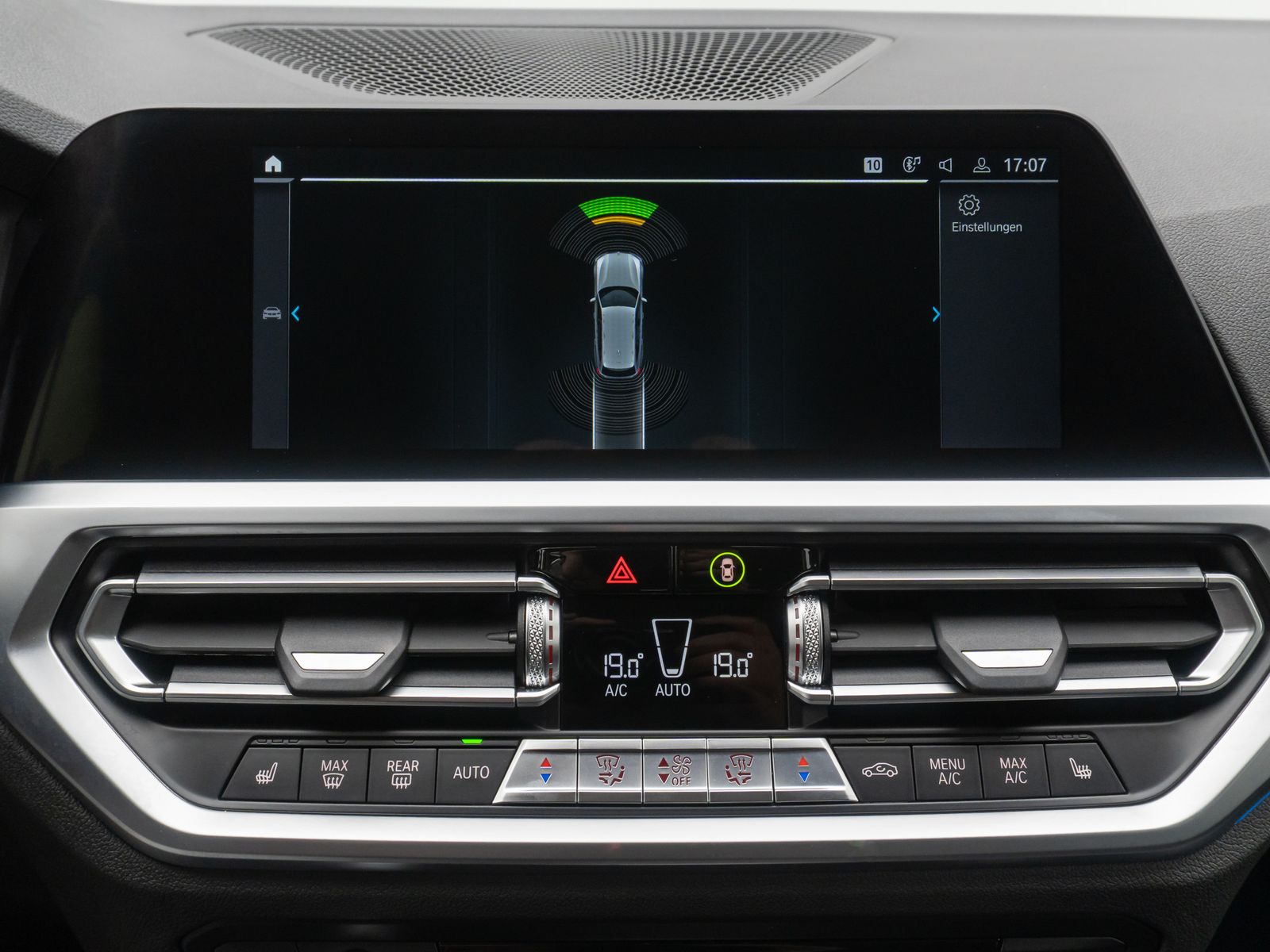 Fahrzeugabbildung BMW 330e Sport Line Laser HUD DAB PDC Komfort Alarm
