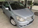Mercedes-Benz B 170*AUTOMATIK*SHZ*PARK-ASSIST*TEMPOMAT*AHK - : Kleinbus, Auto
