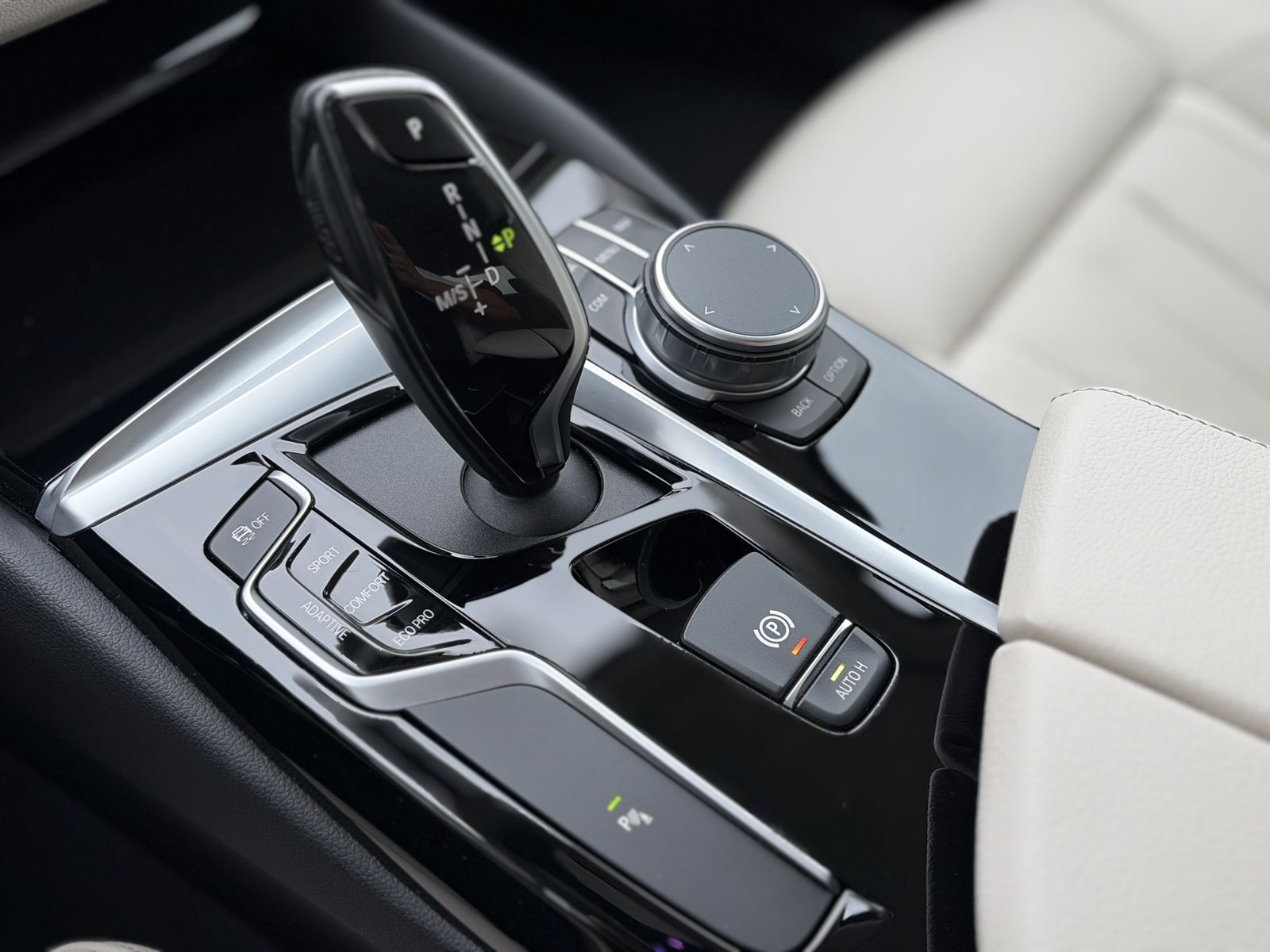 BMW 540i SportLine HeadUp DriAsPl Harman Adapt-Fahr  foto 15