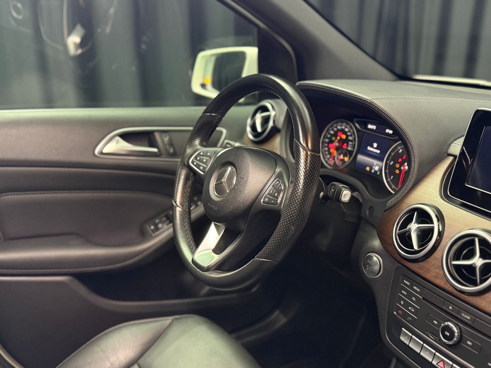 Fahrzeugabbildung Mercedes-Benz B 220 CDI |AUTOMATIK|NAVI|RF-CAM|LEDER
