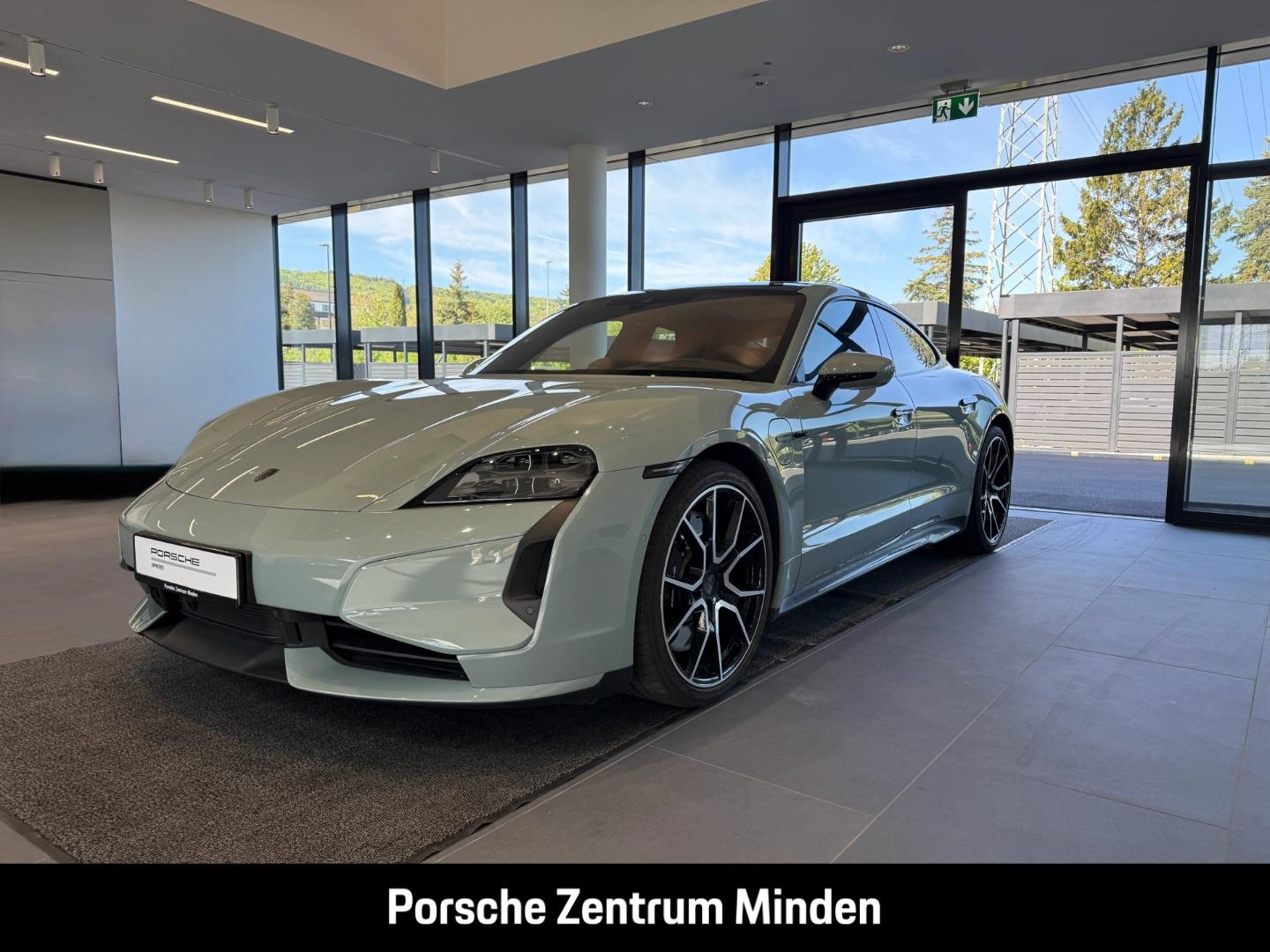 Porsche Taycan Turbo Active Ride InnoDrive HA-Lenkung