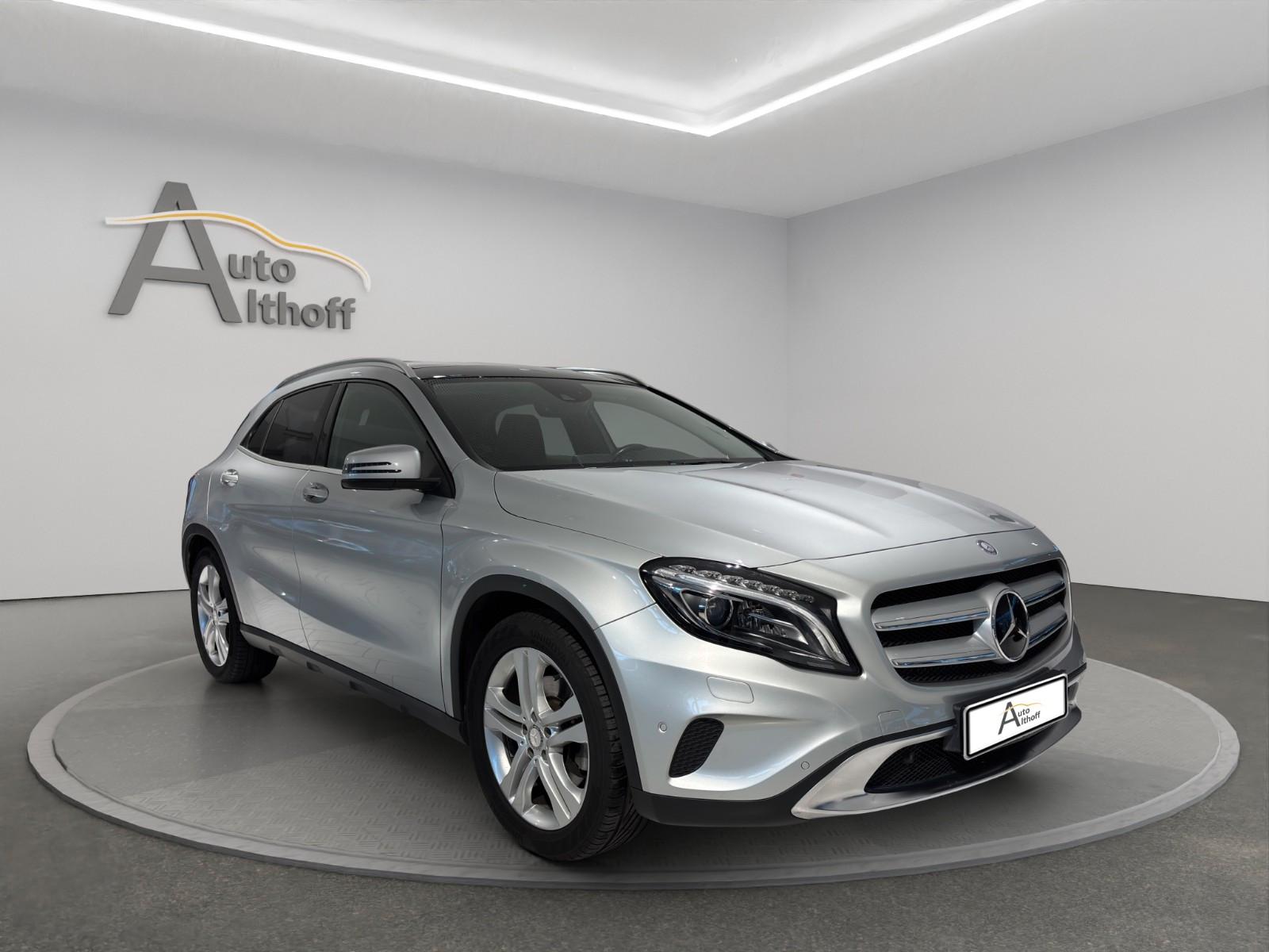 Mercedes-Benz GLA250 4M 2.HD ACC AHK PANO KAM NAV PARK XEN L7
