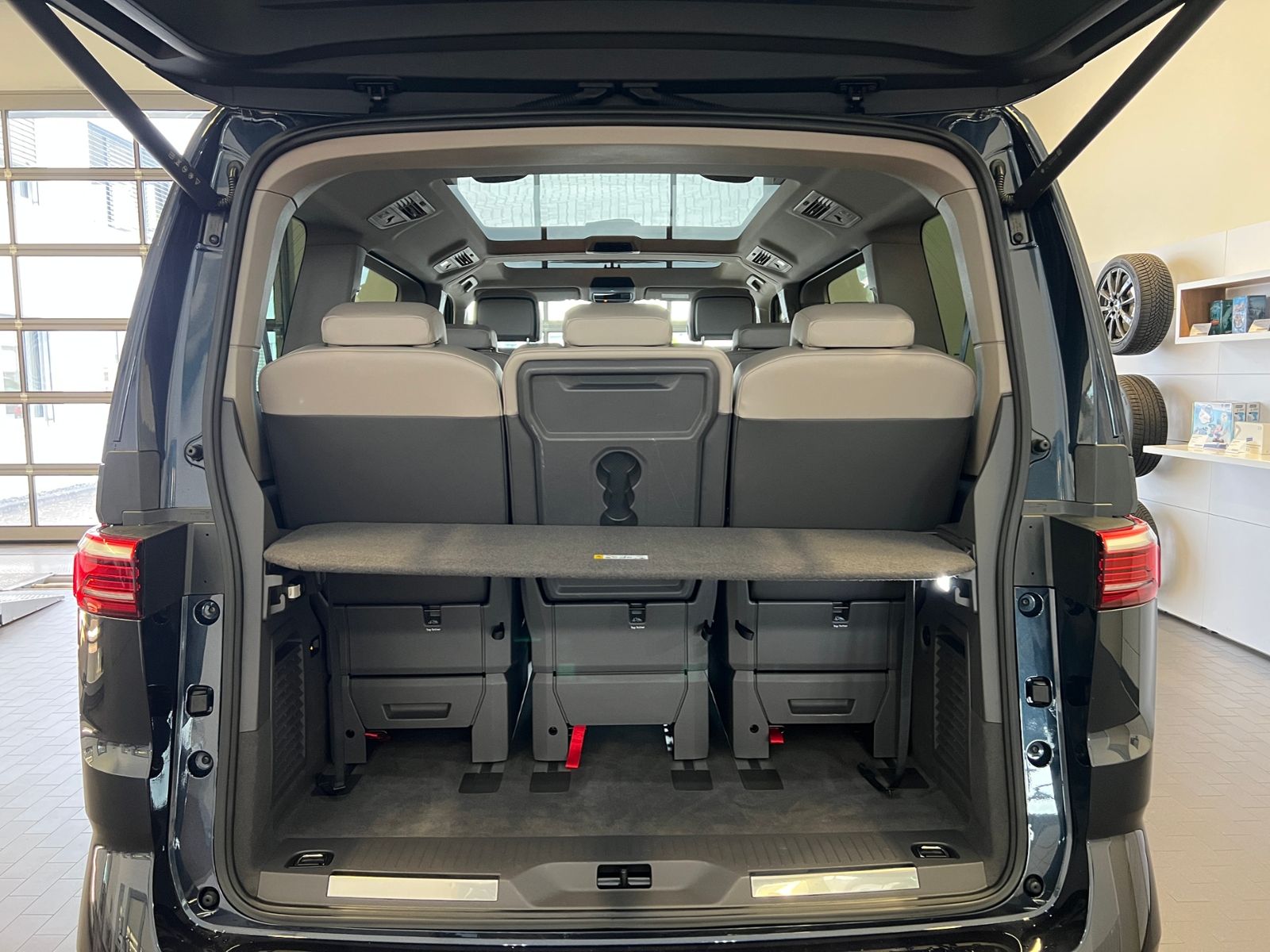 Fahrzeugabbildung Volkswagen Multivan T7 Style 2.0 TDI DSG *AHK, IQ.Light, Pa