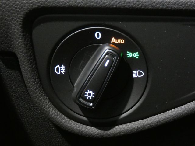 Touran 2.0 TDI MOVE 7-SITZE AHK ACC NAV KAM DAB