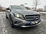 Mercedes-Benz GLA 250 4MATIC DCT Edition 1 AHK*XENON*Kamera* - Mercedes-Benz Gebrauchtwagen Privatanbieter