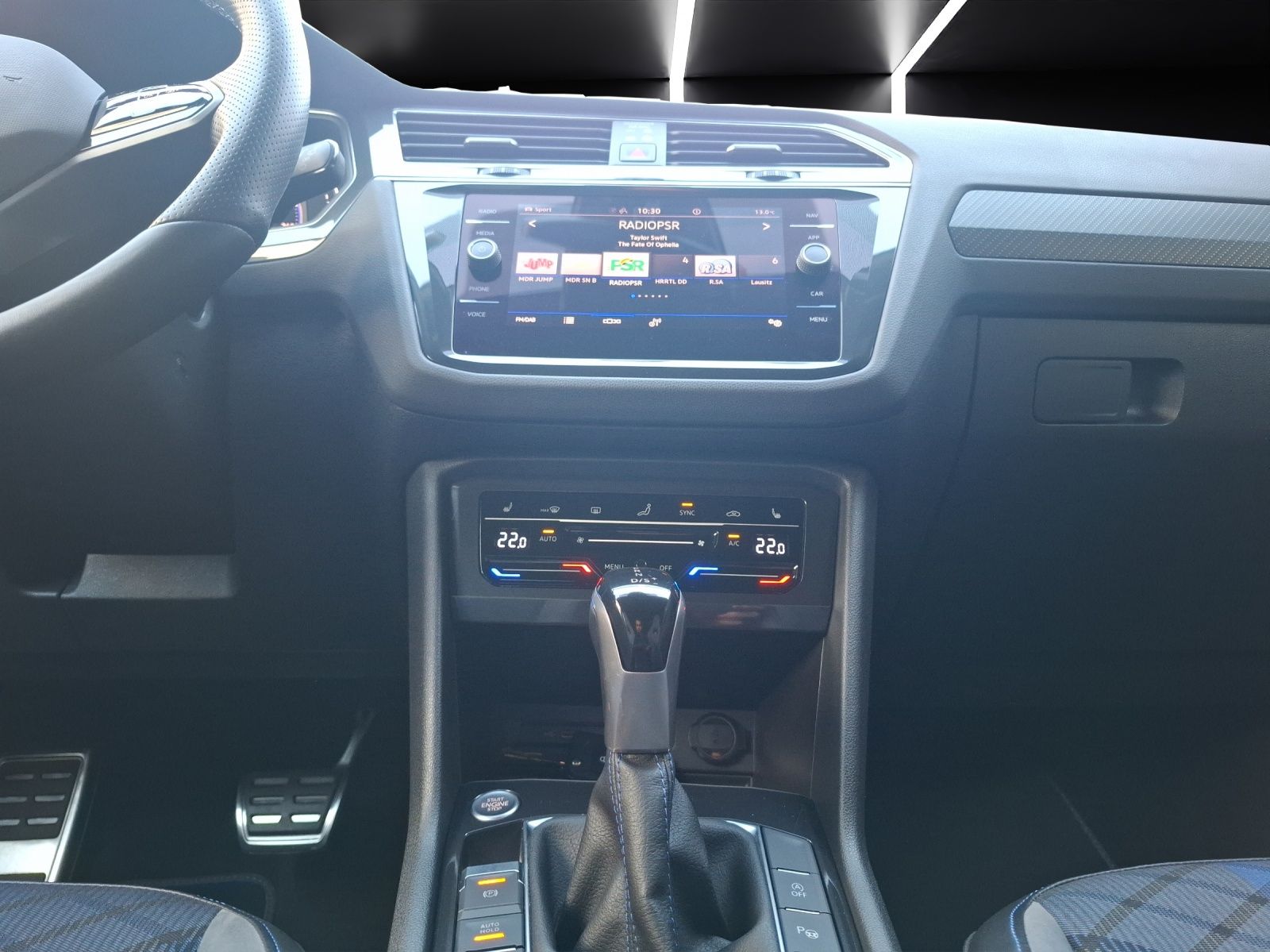 Fahrzeugabbildung Volkswagen Tiguan R DSG 4M Matrix AHK Navi AID ACC RFK SH 2