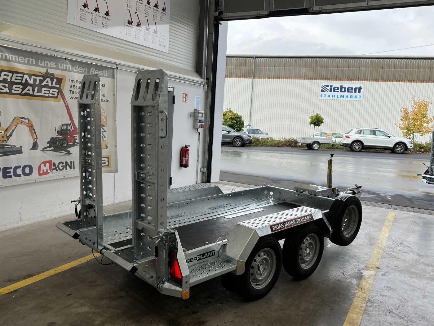 Fahrzeugabbildung Brian James Cargo Digger Plant 2 / Länge: 2.800mm / 2.700kg