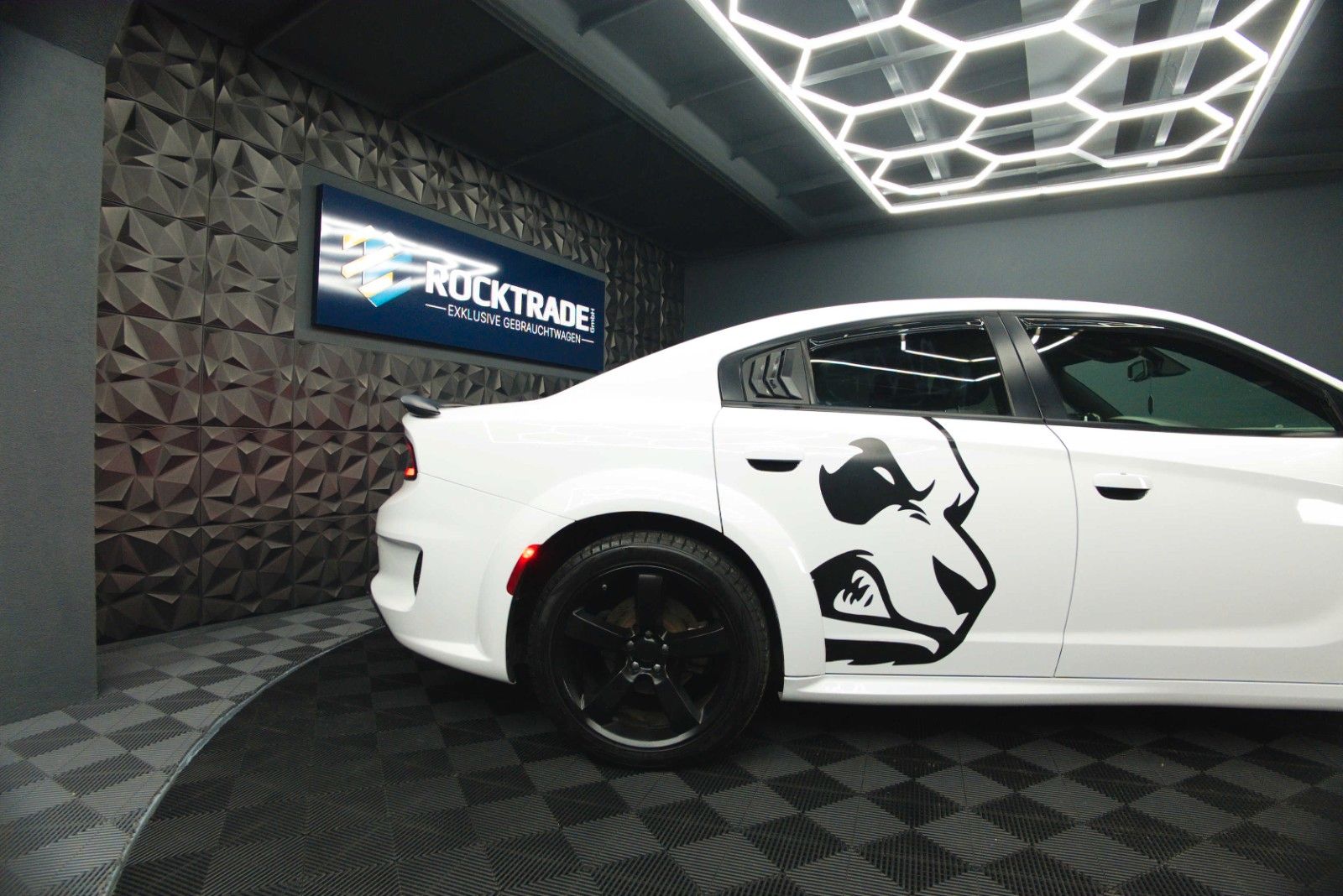 Fahrzeugabbildung Dodge Charger 3.6 4x4 SRT WIDE BODY ANGRY PANDA | LED