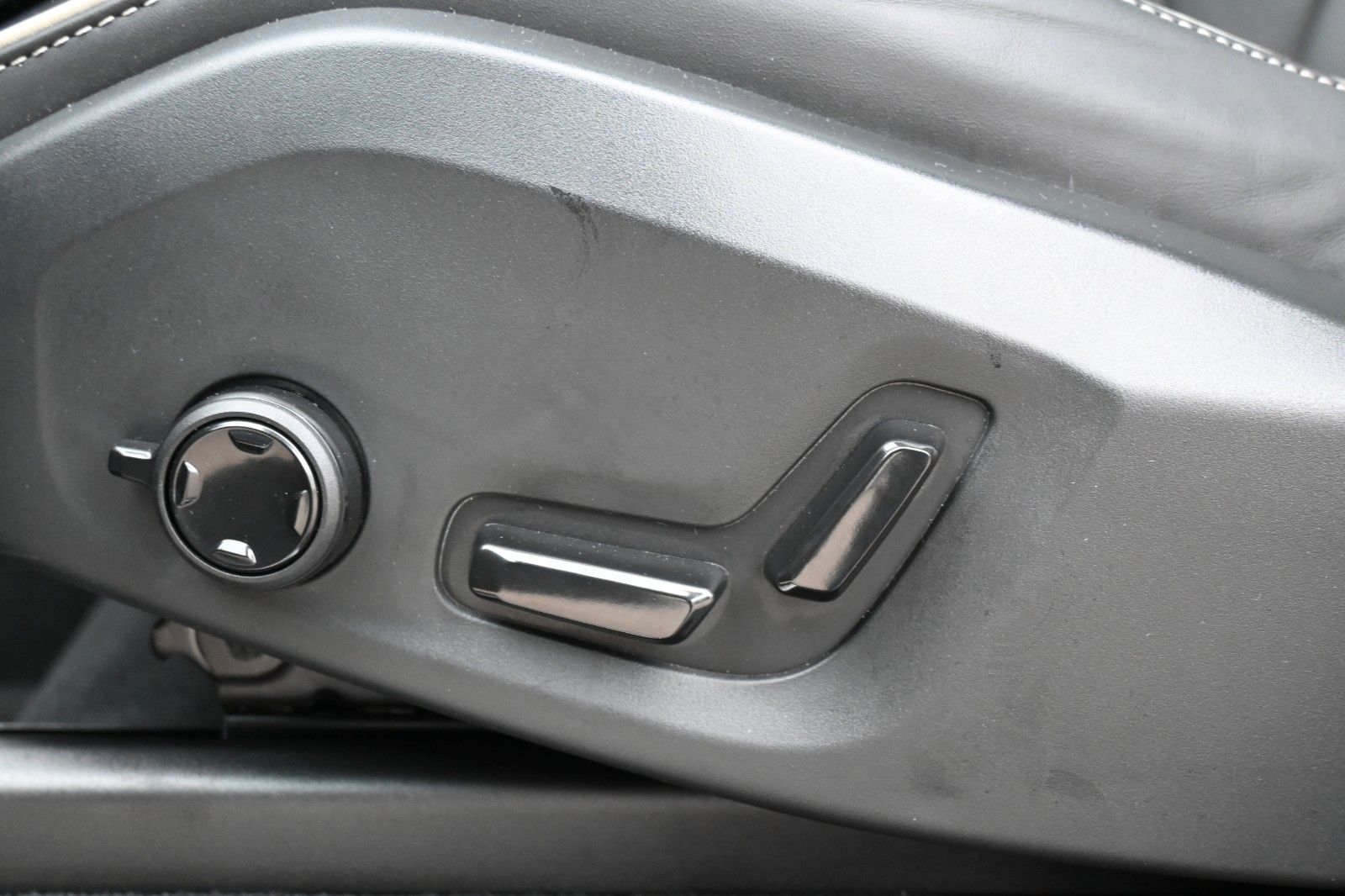 Fahrzeugabbildung Volvo XC90 B5 D AWD Ultimate Dark*STDHZG*LUFT*360°*ACC