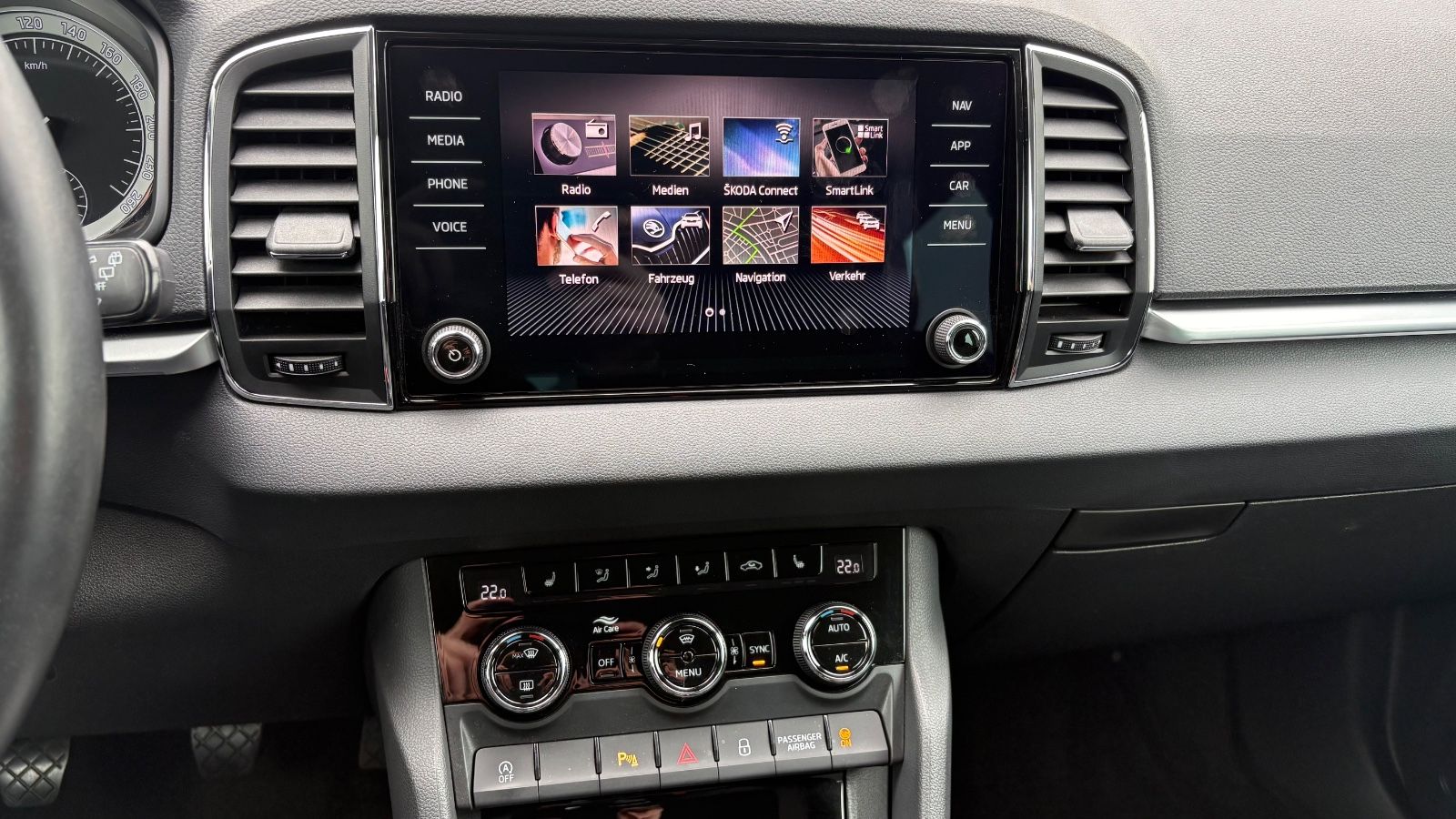 Skoda Karoq Style 2.0 TDI 4x4 AHK NAVI LED TEMPOMAT foto 18